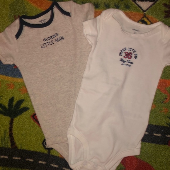 2 Brand New Gerber onesie 9mo - Picture 1 of 1